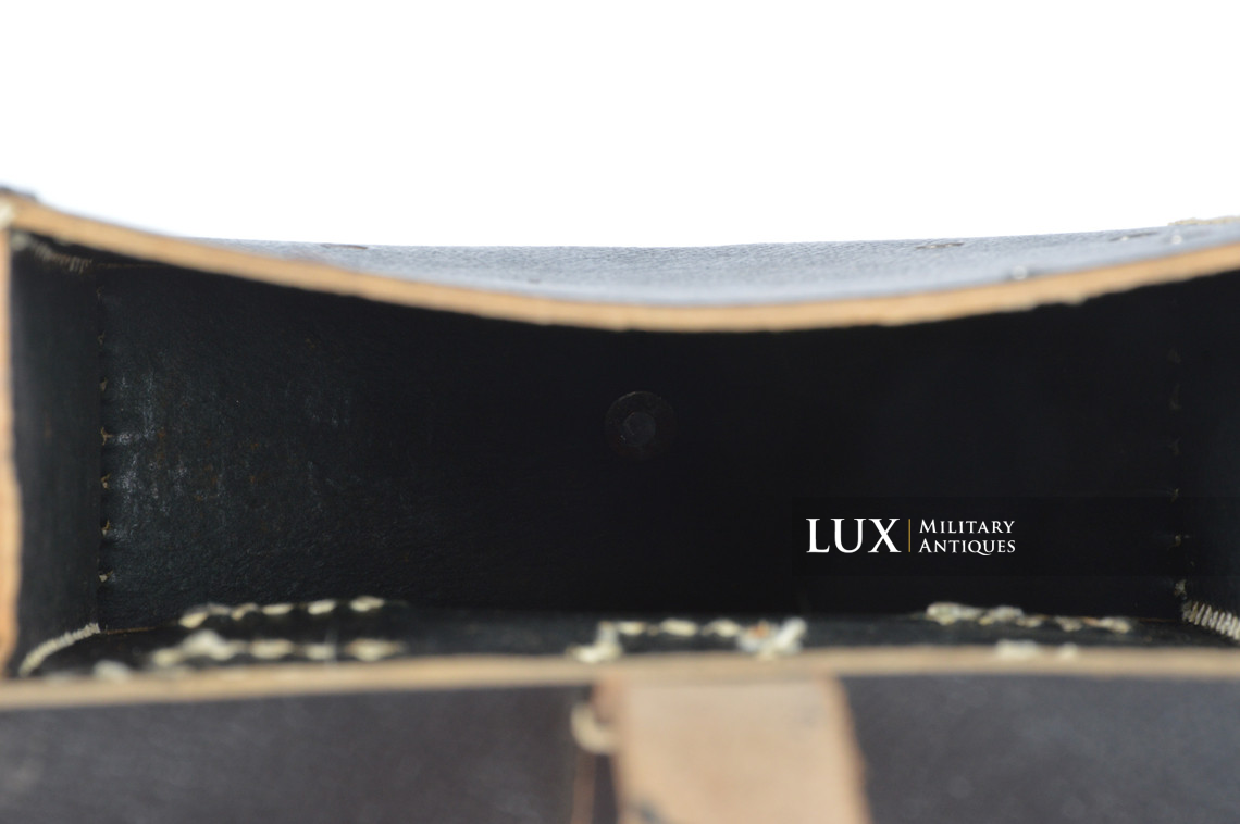 MG34/42 gunner's belt pouch in black pressed cardboard, « epf 1944 » - photo 17