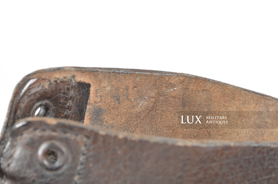 Paire de brodequins allemands fin de guerre en cuir noir - photo 16