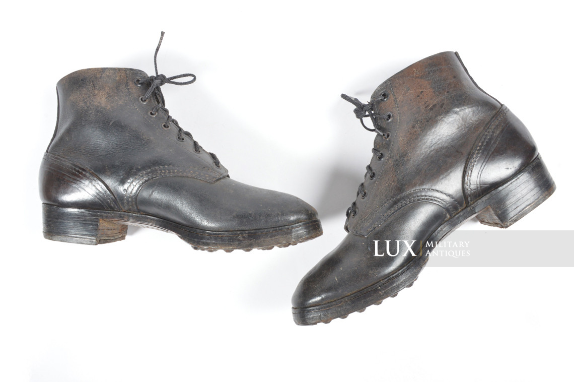 Paire de brodequins allemands fin de guerre en cuir noir - photo 8