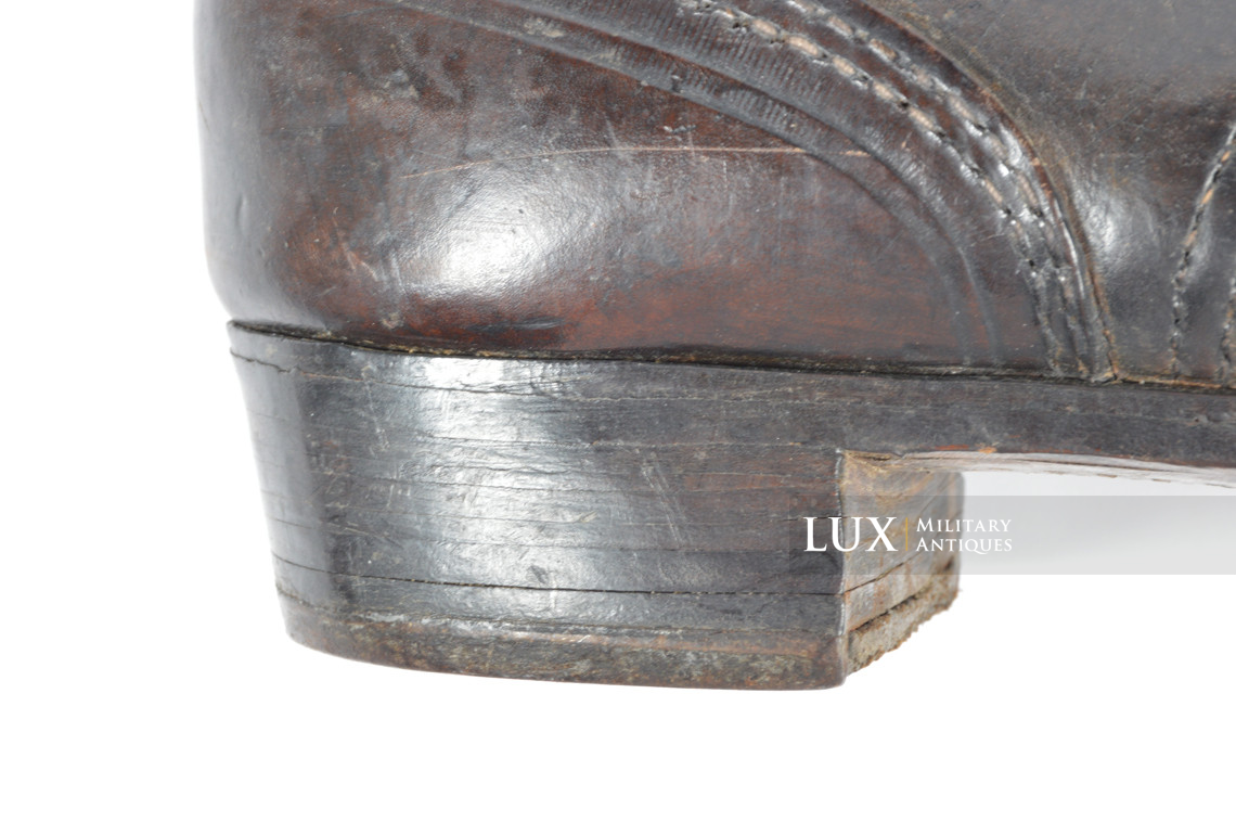 Paire de brodequins allemands fin de guerre en cuir noir - photo 11