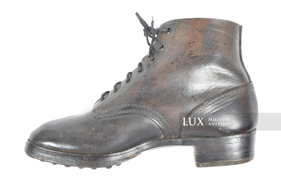 Paire de brodequins allemands fin de guerre en cuir noir - photo 13