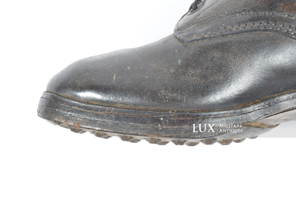 Paire de brodequins allemands fin de guerre en cuir noir - photo 18