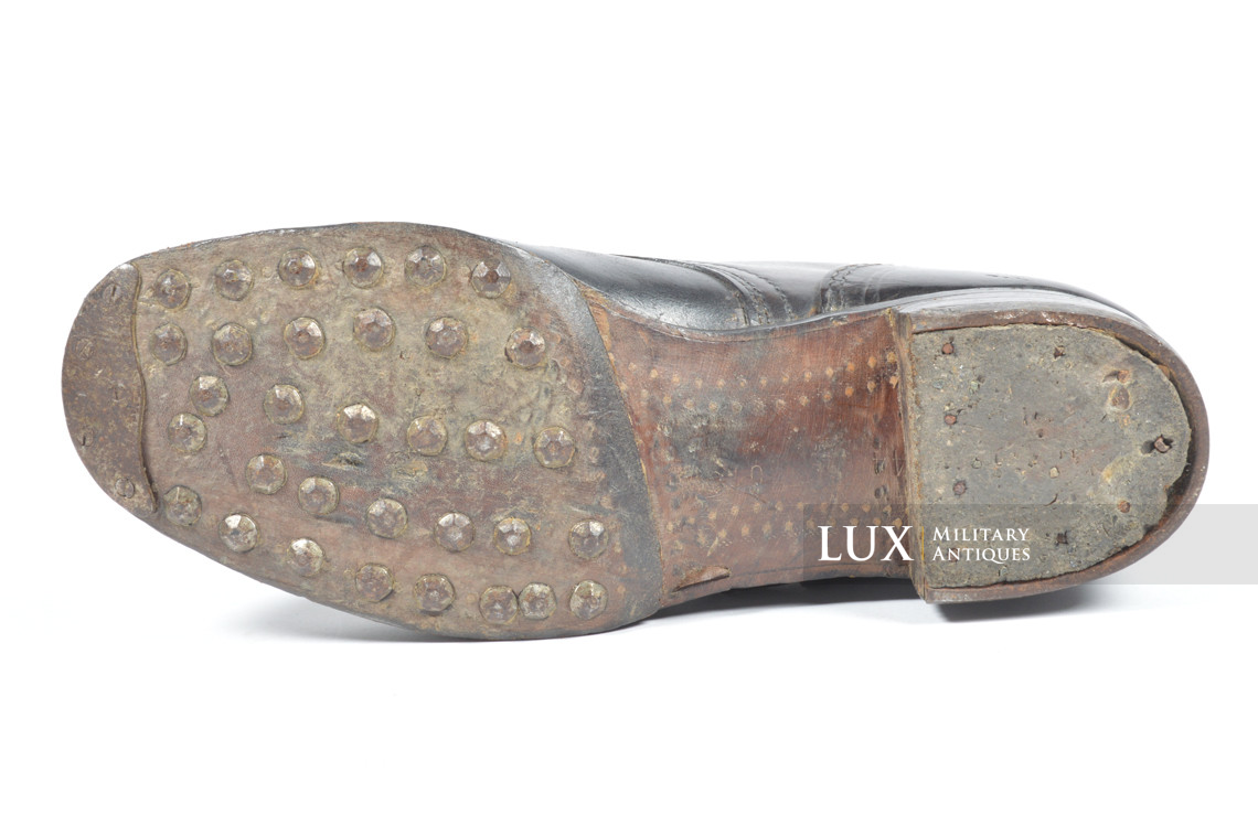 Paire de brodequins allemands fin de guerre en cuir noir - photo 19