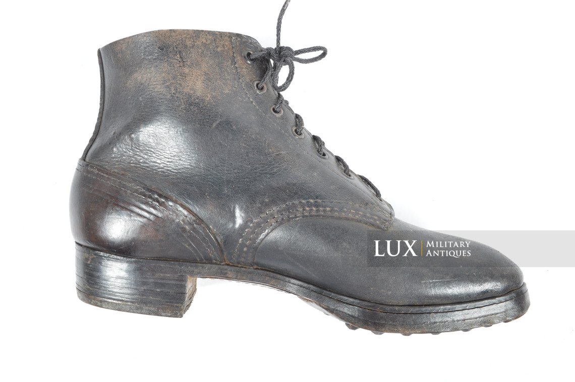 Paire de brodequins allemands fin de guerre en cuir noir - photo 30