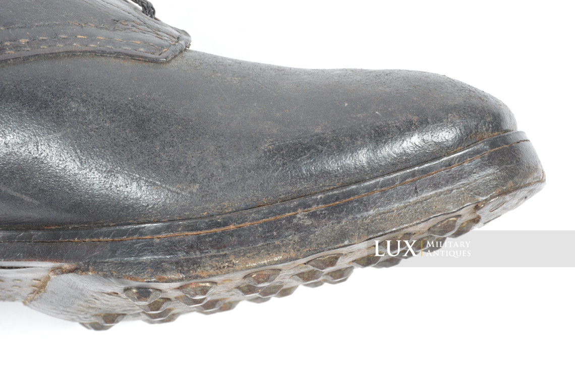Paire de brodequins allemands fin de guerre en cuir noir - photo 33