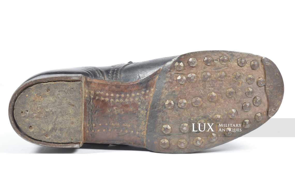 Paire de brodequins allemands fin de guerre en cuir noir - photo 34