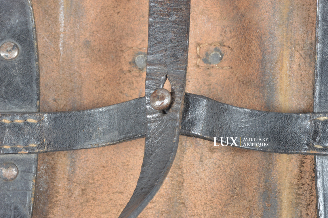 German folding shovel carrying case in leather, « 1940 » - photo 8